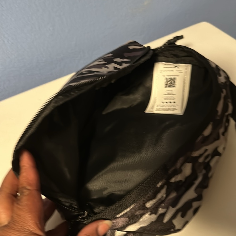 Puma Adjustable Strap Zippered Pocket Locker Loop Haul Handle WaistPack. - Picture 6 of 13